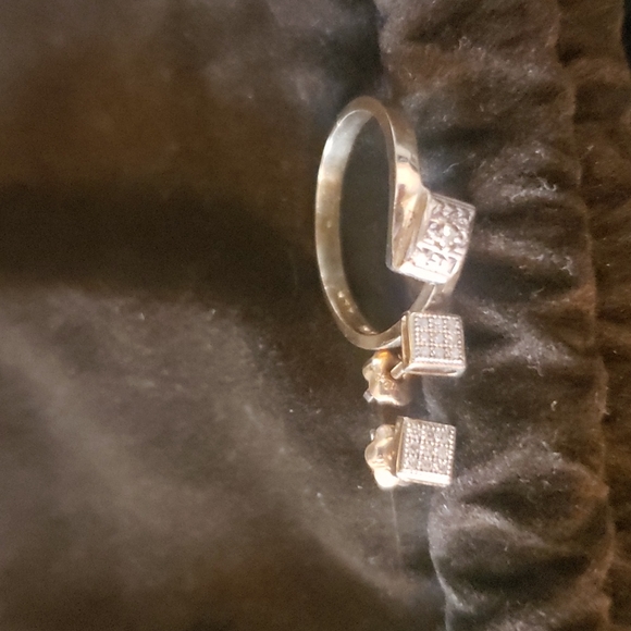 10k Solid Gold Matching Diamond Ring & Earrings